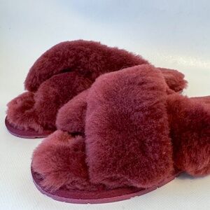 UGG Fluffy Slides Slippers Flats Australian Sheepskin  maroon sz 10/ 41